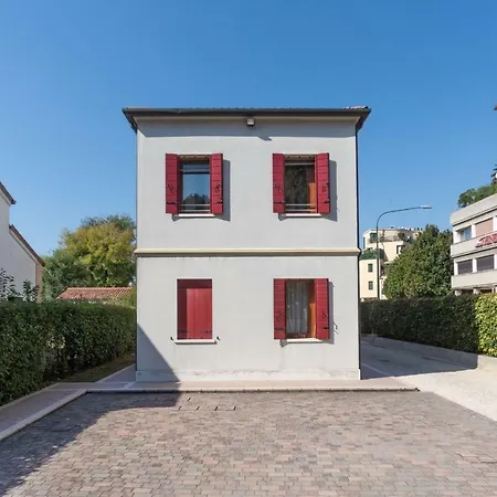 Luxury Modern With Private Parking Ferienhaus